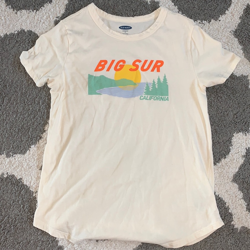 Old navy tee shirt